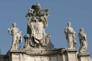 Saints Vitalis, Petronilla and Leonard at the entrance of the north colonnade 